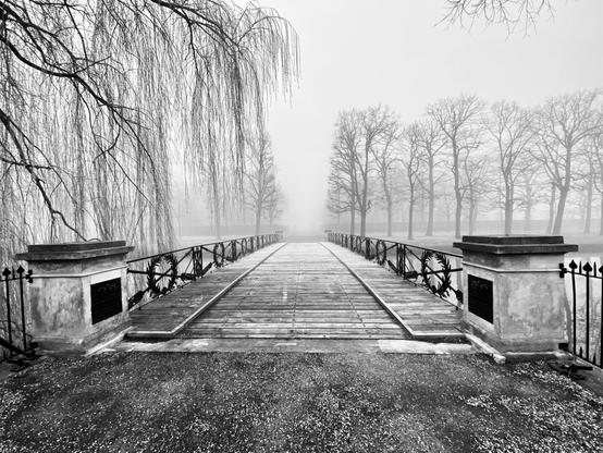 A bridge leading over to Großer Garten.