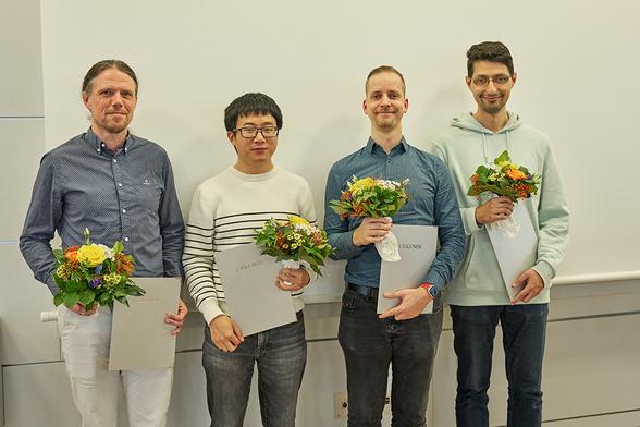 The four authors of the award-winning publication from Leibniz-HKI stand together for a group picture.