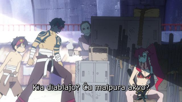 Ekrankopio el animeo. Ĝi estas de la momento tuj post la antaŭa ekrankopio. La bluharulo malakceptas la kafon, dirante: «Kia diablaĵo? Ĉu malpura akvo?»