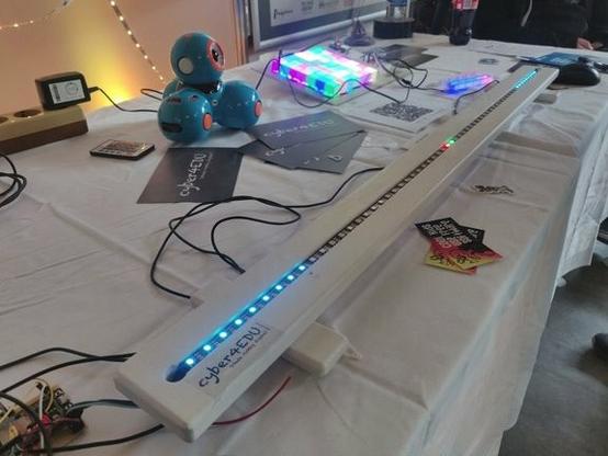 Foto von 1D-Pong am Stand von cyber4EDU bei den CLT2024