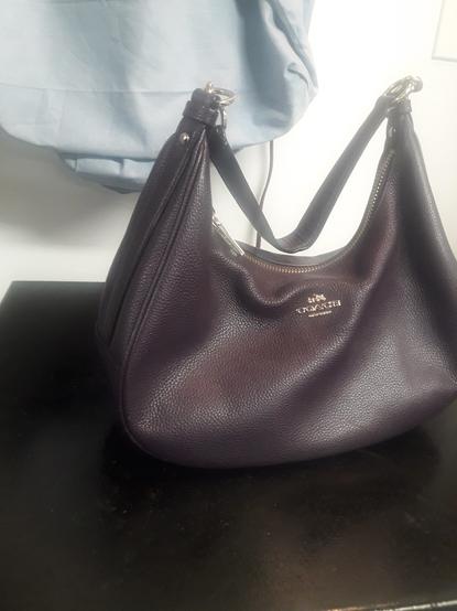 This outrageously beautiful leather bag sitting on a scale just sold for only 11$!