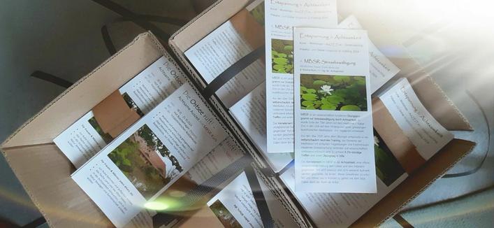 2 Pakete mit Flyern - Ostsee-Auszeit und MBSR