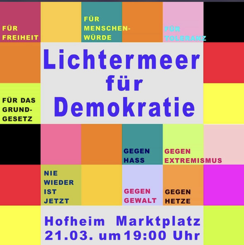 Sharepic mit Aufruf zum „Lichtermeer für Demokratie“ in Hofheim am Marktplatz ab 19:00. Slogans: „für Freiheit, für Menschenwürde, für Toleranz, für das Grundgesetz“ und „gegen Hass, gegen Extremismus, gegen Gewalt, gegen Hetze“ und „nie wieder ist jetzt“. Design: bunte quadratische Kacheln, dazwischen auch in Farben der Deutschland-Flagge angeordnet, auf verschiedenen Kacheln die Slogans. Titel und Ort-/Zeitangabe auf zwei großen Textfeldern