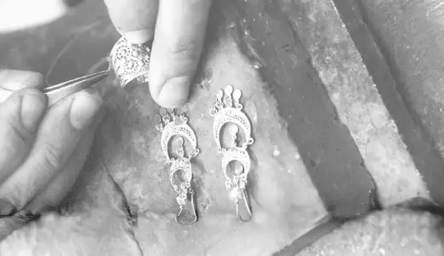 #Bijoux anciens et modernes : L’éclat de l’argent
Le bijou exalte la beauté féminine et révèle son rang social dans certaines régions. Dans les entrelacs des #souks de #Tunis, dont l’origine remonte à l’époque #hafside