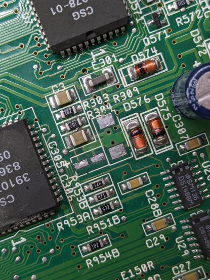 Closeup of a capacitor and resistor pad on the A600 motherboards. The pads are now retinned and shiny