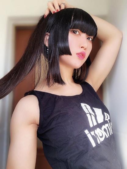 Himari with her hair out like a pony tail.