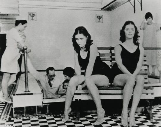 Dominique and Danielle Breton (twice Margot Kidder) with Emil Breton (William Finley) in the background.