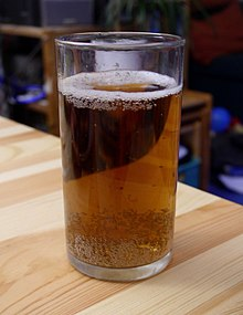 Ludwig Scholvien erfand 1908 in Berlin Fassbrause für seinen Sohn
-
um ihm ein in Farbe und Geschmack dem Bier ähnliches alkoholfreies Getränk anzubieten

Crédit  Achim Raschka CC2.0
