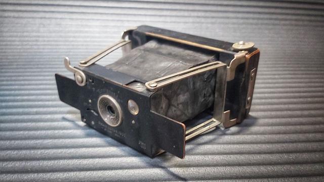 An Ensign Ensignette No. 1 camera from c.1909.