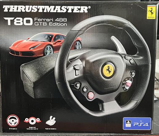 Verpackung des Thrustmaster T80 Ferrari 488 GTB Edition Rennlenkrads für PS4, mit einem Bild eines Gaming-Lenkrads und Pedalsets mit Ferrari-Branding.