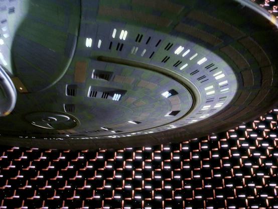 Screencap of the Lower saucer showing the actual phaser array coliur