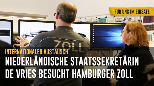 Bild: Ein Zöllner gibt Staatssekretärin de Vries einen Einblick in den Ablauf einer Kontrolle bei der Containerprüfanlage. 

Text: Internationaler Austausch - Niederländische Staatssekretärin de Vries besucht Hamburger Zoll