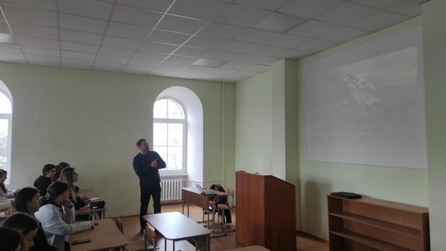 Dr. Francesc R. giving a lecture in a classroom