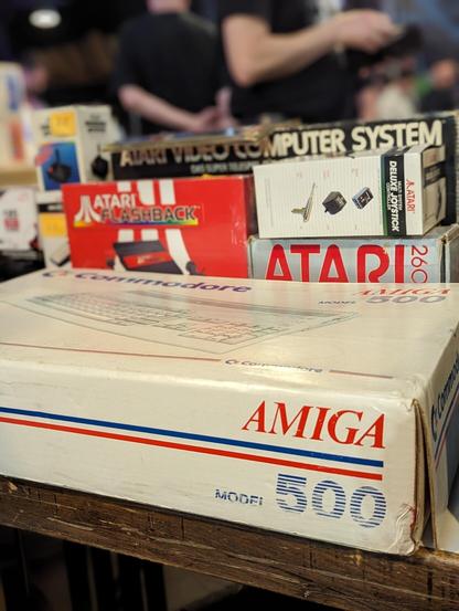 Diverse Commodore Atari in OVP