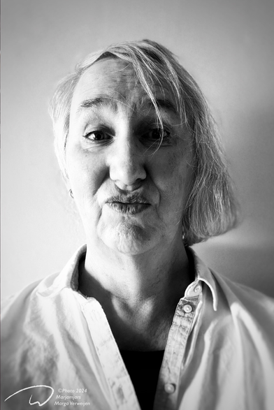 Black and White portrait of woman with duckface.