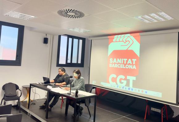Mesa assemblea a CgtSanitatBcn