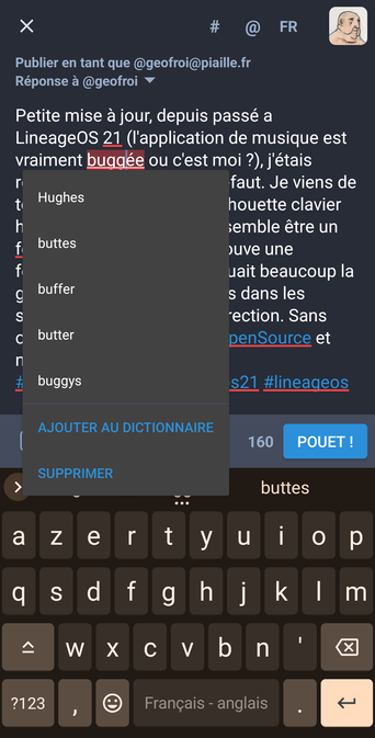 Capture d'écran de la rédaction de ce post avec HeliBoard et la correction orthographique en anglais. Les autres personnalisations sont les touches séparées, les couleurs dynamiques, la touche emoji et le non affichage des options de touches alternatives