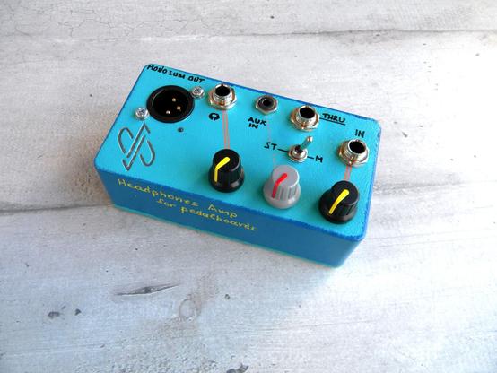 Headphones amp for pedalboards