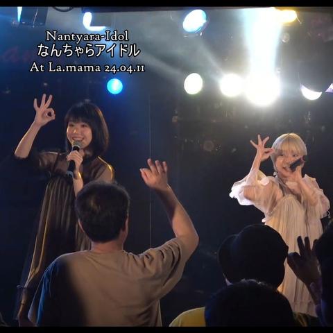 Nantyara-Idols make an OK sign along with a member of the audience.