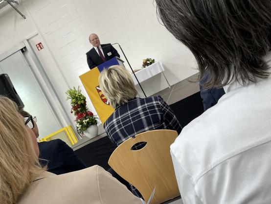 Foto von BM Häfele und Frau Wirtschaftsministerin Hoffmeister-Kraut beim Wirtschaftsgespräch in Neresheim