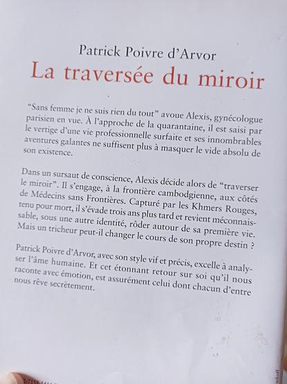 4e de couverture et de la jacquette d'un roman de PPDA.

Titre : la traversée du miroir.

Début du descriptif : "Sans femme je ne suis rien du tout" avoue Alexis, gynécologue parisien en vue.

Fin du descriptif : [...] est assurément celui dont chacun d'entre nous rêve secrètement.