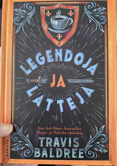 Kuvassa on Travis Baldreen kirjan Legendoja ja latteja kirjan kansi