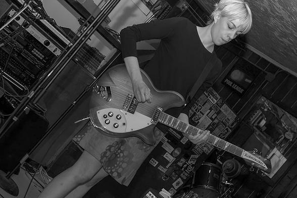 The Casual Dots  @ Pat’s in the Flats
Cleveland Ohio
-April 19, 2004
.
Casual Dots w/Kathi Wilcox (Bikini Kill) and Christina Billotte (Slant 6, Bratmobile), are still as a band today.