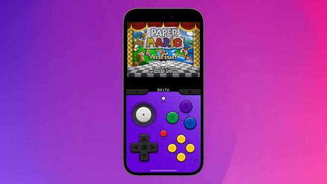 Paper Mario-Spiel auf einem iPhone, emuliert mit Delta aus dem AltStore. Im Hintergrund ein  Farbverlauf aus Lila und Rosa.