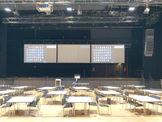 Feedbeat Publikumswand im großen Kongresssall der Rheingoldhalle in Mainz