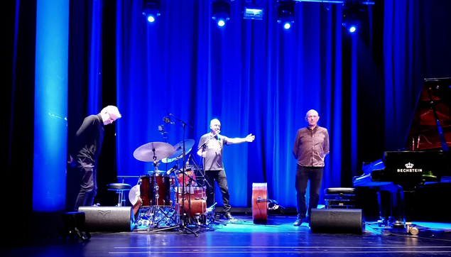 Die Musiker verbeugen sich nach dem Konzert