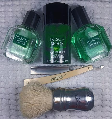 A trickhole set of Sir Irisch Moos with a Spike wedge and a Zenith B8