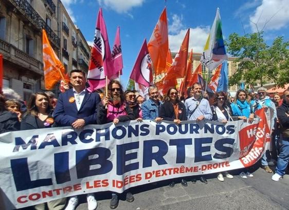 Une marche unitaire « contre les idées d’extrême droite » a rassemblé mardi 23 avril entre 1 400 et 3 000 personnes à Béziers © Cécile Hautefeuille
