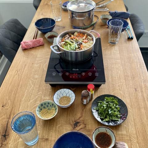 The table ready for everyone to come and eat.