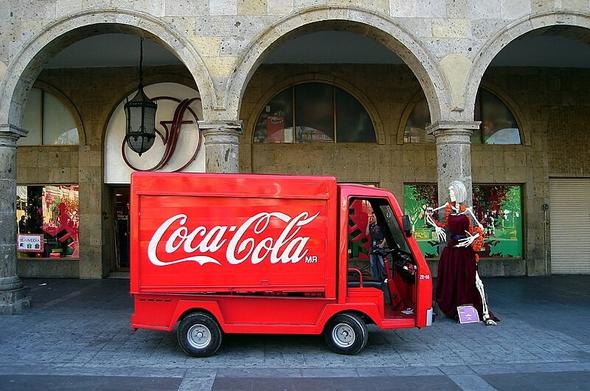English: Coca Cola van, Guadalajara Mexico,  David Boté Estrada, https://commons.wikimedia.org/wiki/File:Coca_Cola_van,_Guadalajara_Mexico.jpg