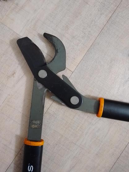 My favourite set of garden choppers. Only minor grot.