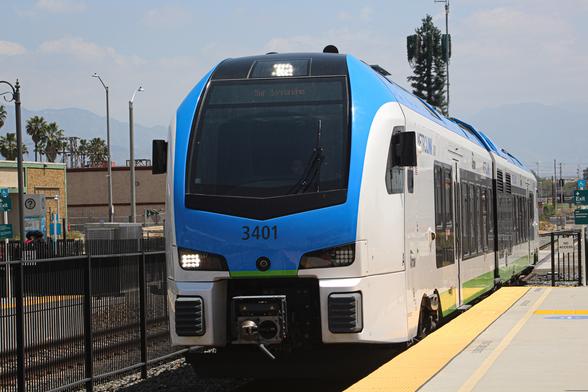 Photo of the Arrow's Stadler FLIRT DMU