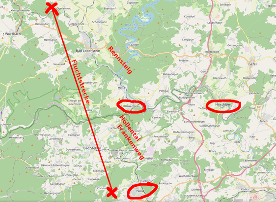 Das Bild zeigt die Übersichtskarte der Region des aktuellen Rätsels.
Eingezeichnet ist links die Fluchtroute von Norden nach Süden, also von der Wiese bei Oberlemnitz (Thüringen) nach der Wiese am Wald bei Naila (Oberfranken in Bayern).
In der Mitte liegt Blankenstein (11 km westlich von Hirschberg). Nördlich davon ist der Rennsteig, südlich der Frankenweg durch das Höllental nach Naila.