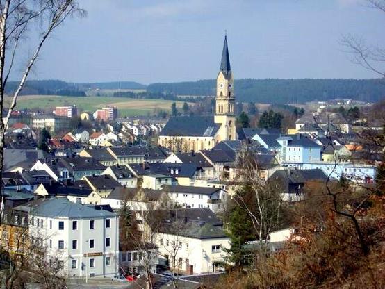 nsicht von Naila in Oberfranken mit der evangelischen Pfarrkirche St. Veit.