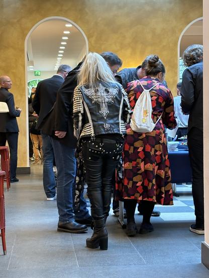 Doro Pesch am kalten Buffet