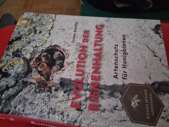 Buch Titelblatt
Evolution der Bienenhaltung
Artenschutz für Honigbienen
Von Torben Schiffer