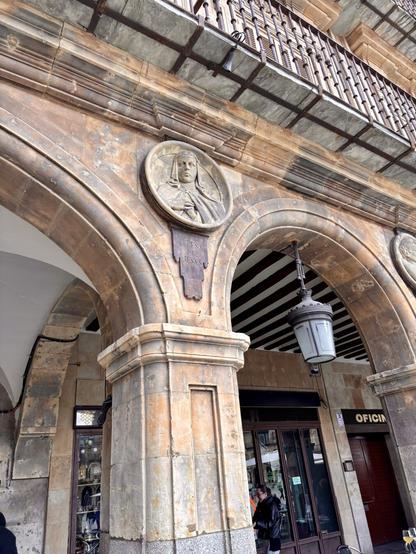 Medallón de Santa Teresa de Jesús.