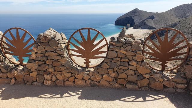 Am Strand Playa de los Muertos, zwischen Carboneras und Agua Amarga, (Andalusien, Almeria, Spanien)