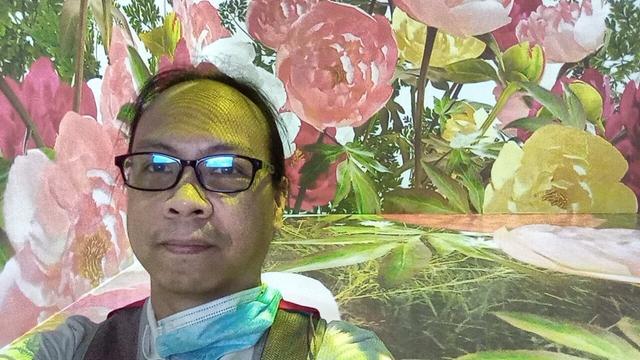Selfie while in the Korean Cultural Center's «Endless Landscape» exhibit.