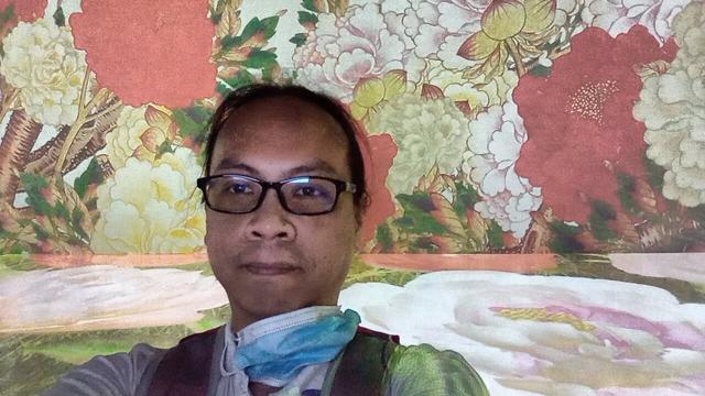 Selfie while in the Korean Cultural Center's «Endless Landscape» exhibit.