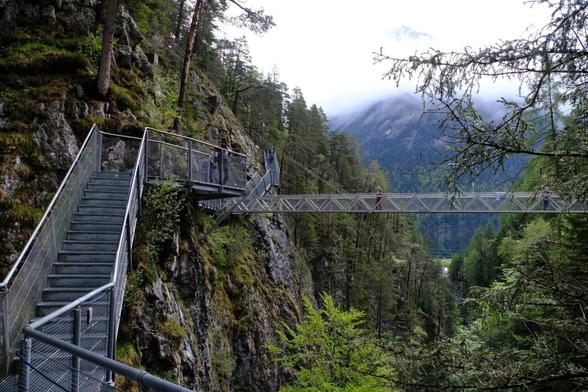 Panoramabrücke über die Klamm.