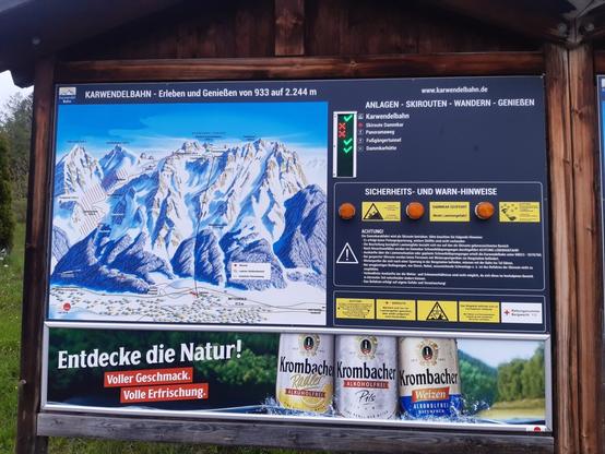 Informationstafel zu den Wanderwegen.