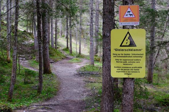 Warnhinweise zu Beginn der Klamm.