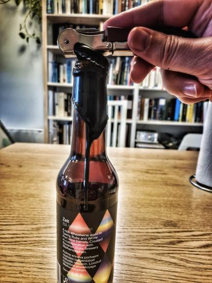 Opening the sealed Zeit bottle.
