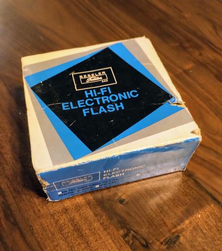 "hi-fi" electronic flash made by Toshiba, distributed by Beseler under the Topcon graphic design and colors
