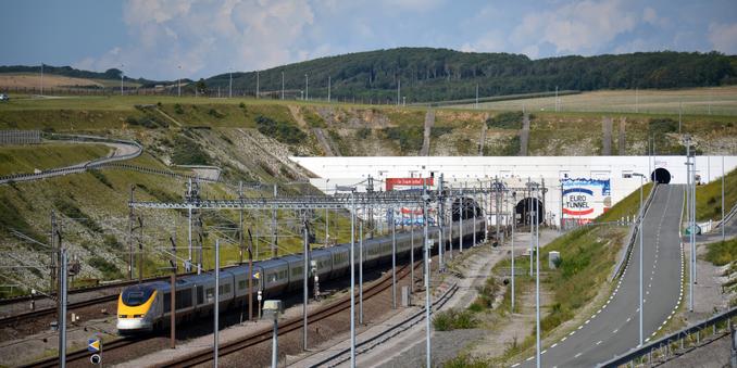 A TGV at the Channel Tunnel at the portal on the European side, at Coquelles. Image credit: Billy69150/CC BY-SA.